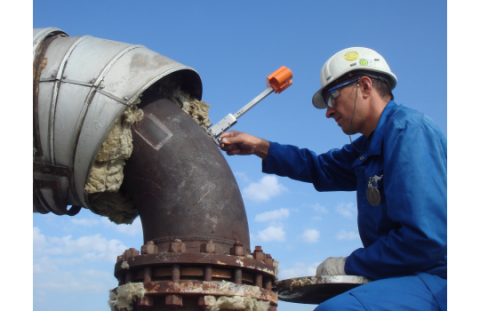Permasense®-monitoringsystemen bewaken voortdurend metaalverlies door corrosie of erosie in pijpleidingen en schepen.