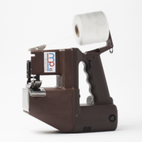 De industriële handnaaimachine MP 83 is bij uitstek geschikt voor het samen naaien van gecoate materialen